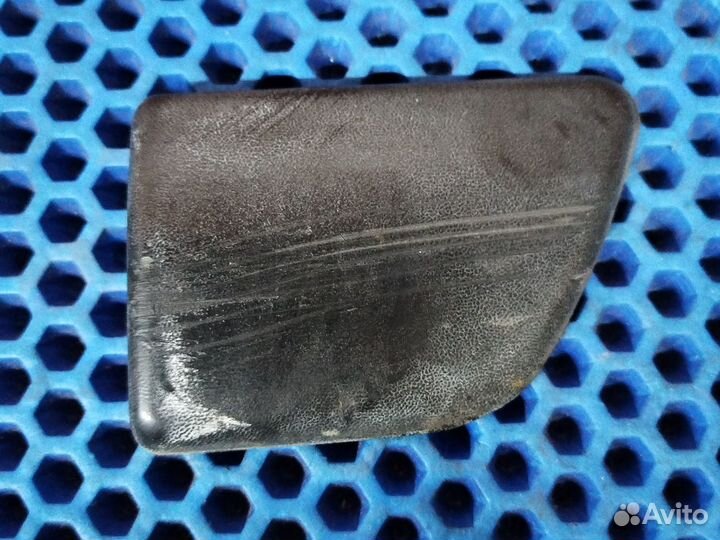 Молдинг переднего правого крыла Mitsubishi carisma