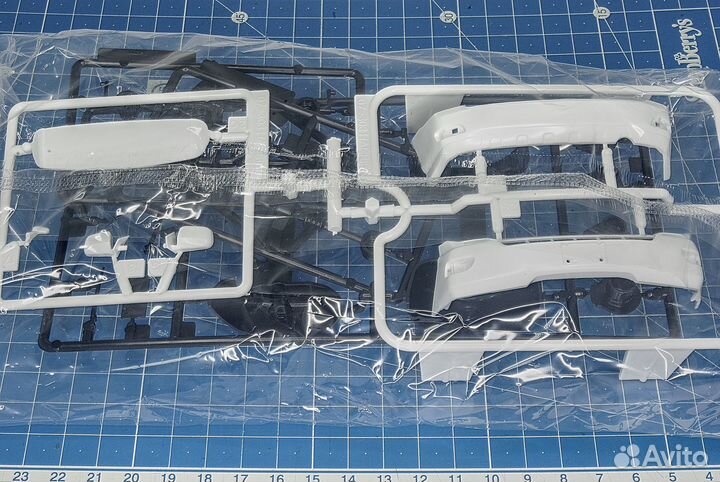 Сборная модель автомобиля Toyota Harrier 350G