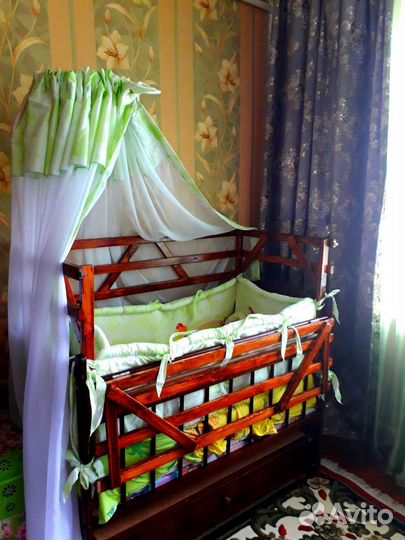Детская кроватка