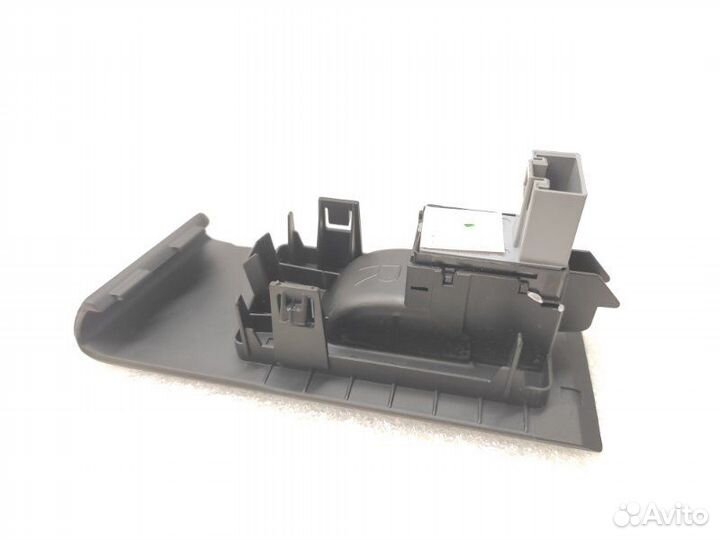 Кнопка стеклоподъемника задняя правая Volkswagen