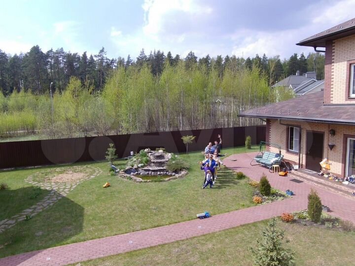 Коттедж 300 м² на участке 14 сот.