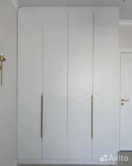 Шкаф по индивидуальным проектам в современном стиле