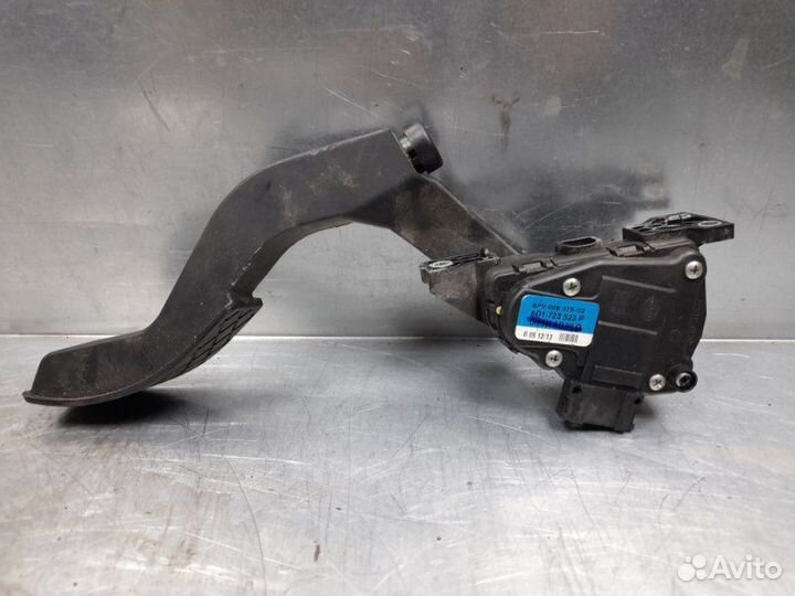 Педаль газа Volkswagen Passat B5 2000-2005