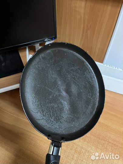 Продам сковородку блинную 22см