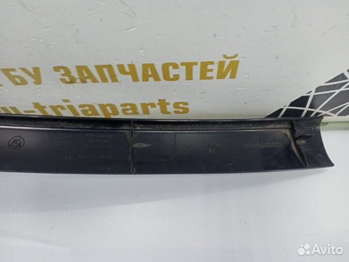Обшивка двери багажника правая Bmw X3 E83