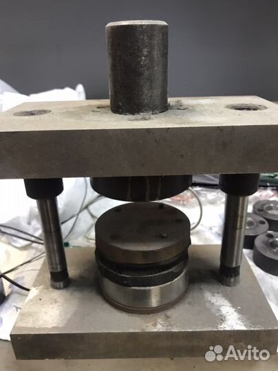 Заготовки для чеканки монет станок и пробойник