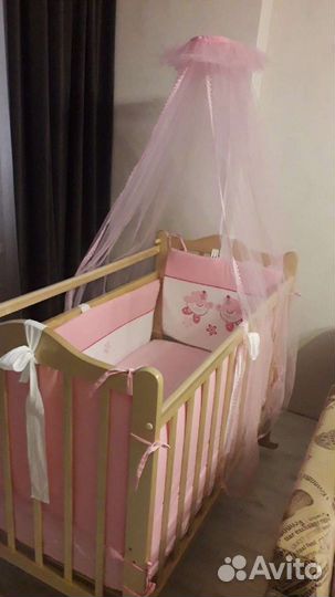 Кровать с балдахином и бортиками