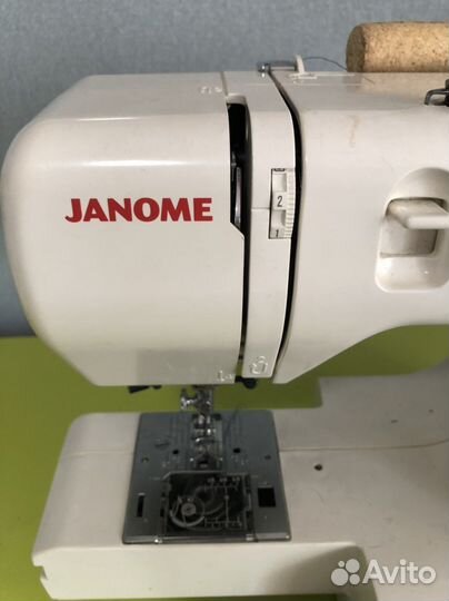 Швейная машина Janome