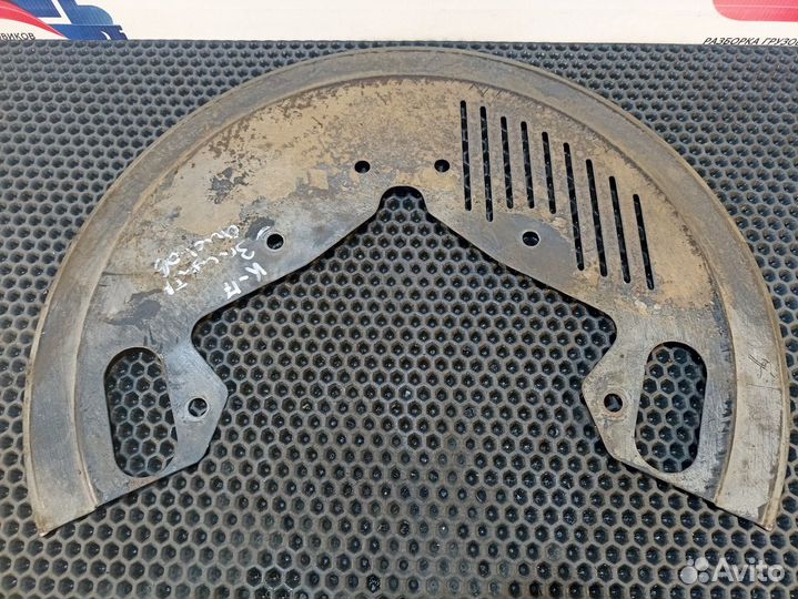 Пыльник тормозного диска левый