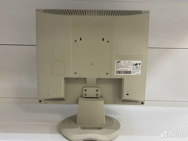 Монитор Samsung SyncMaster 710N