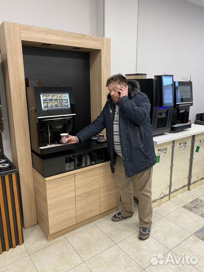 Кофейный автомат для кофейни