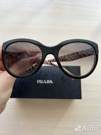Солнечные очки prada