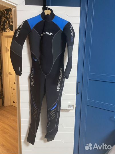 Гидрокостюм и ботинки