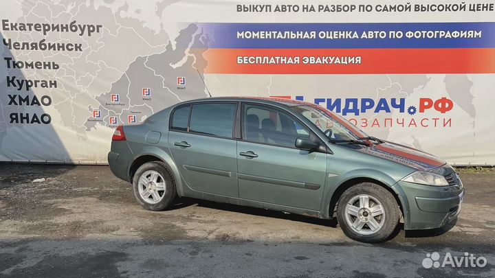 Кронштейн фары правой Renault Megane 2 8200137496