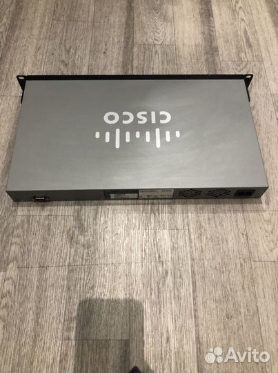 Коммутатор Cisco SF300-24P
