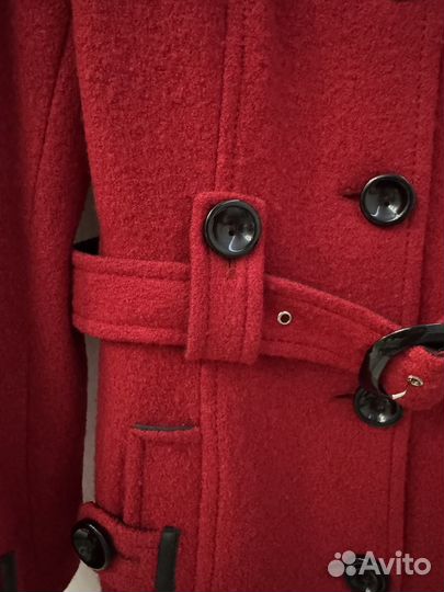 Пальто красное 48, синее 46