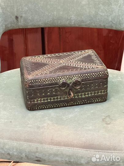 Антикварная шкатулка