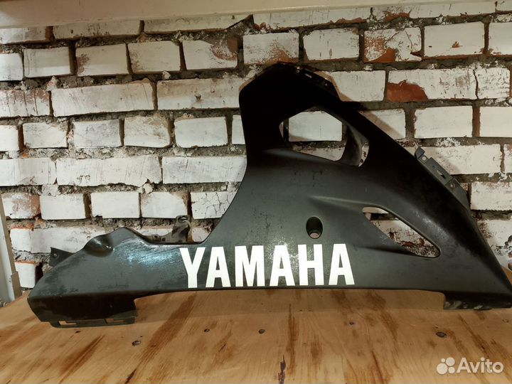 Yamaha YZF-R6 03 плуг правая часть