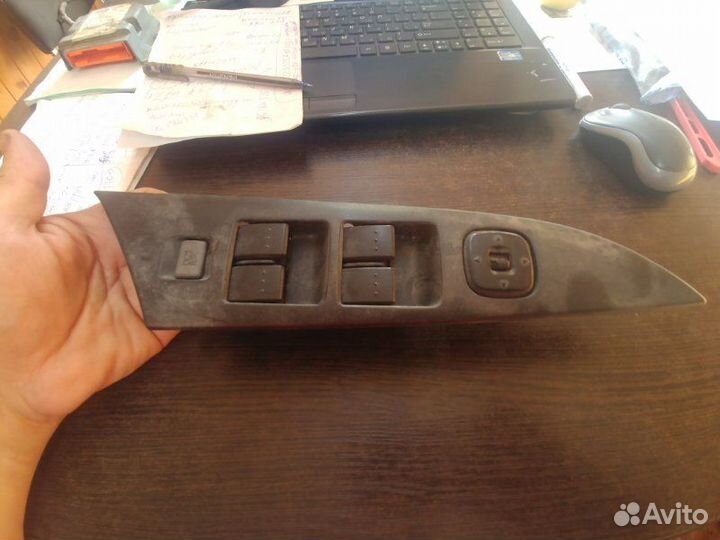 Блок управления стеклоподъемниками передний левый