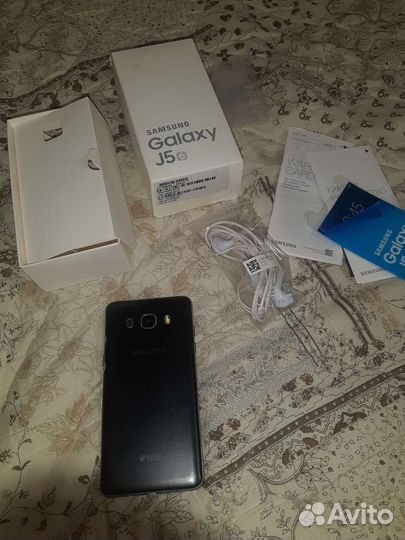 Телефон Samsung j5