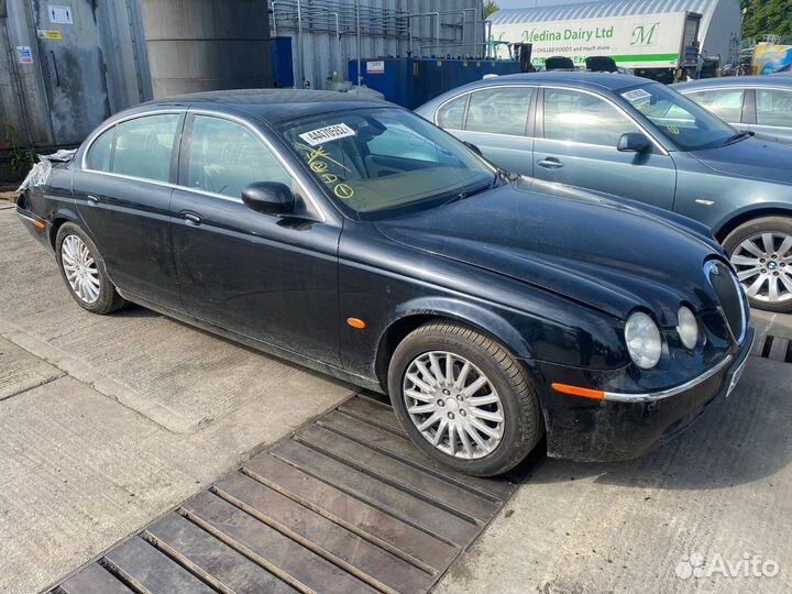 Разбирается на запчасти Jaguar S-type черный