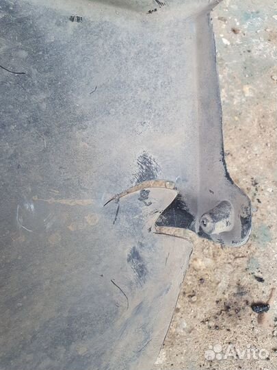 Подкрылок передний правый Террано