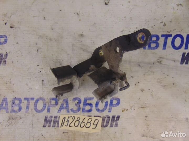 Кронштейн крепления троса кпп для Mitsubishi Lance