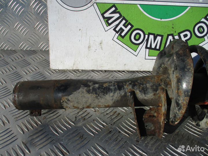 Амортизатор передний правый VW Caddy 3 2007г