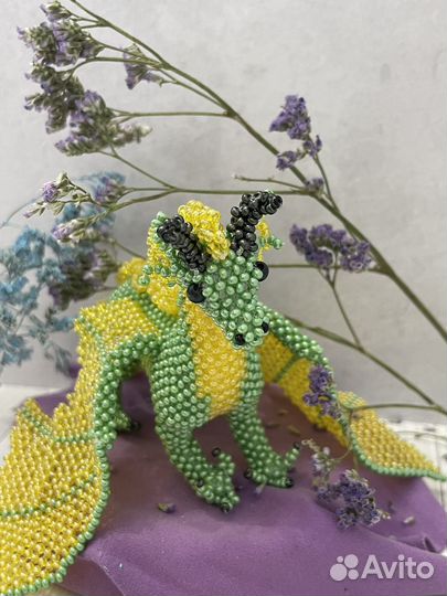 Дракон из бисера, амигуруми ручной работы (брелок)