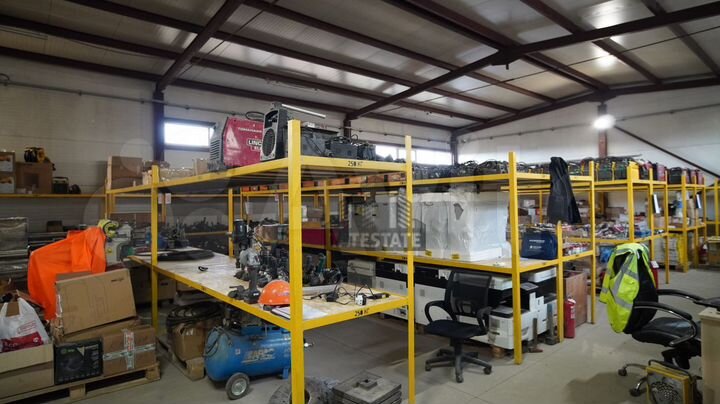 Склад- производство с балкой, 880 м²