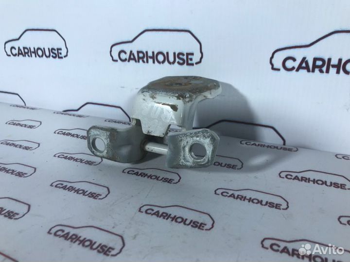 Петля двери передняя правая Mazda 6 GH 2.0 LF 2010