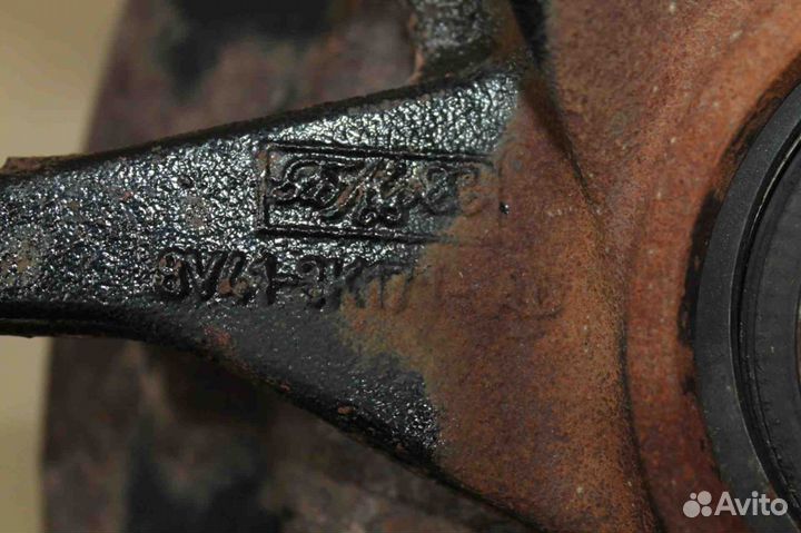 Кулак поворотный передний левый Ford Kuga 2008