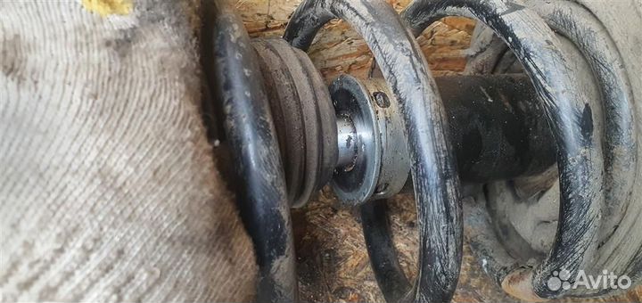 Амортизатор передний левый Chevrolet Captiva (C10