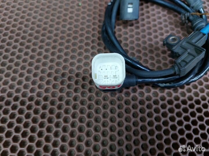 Датчик износа тормозных колодок задний R. Mercedes