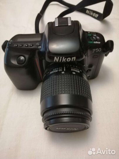 Пленочный Nikon F50 с объективом 35-80