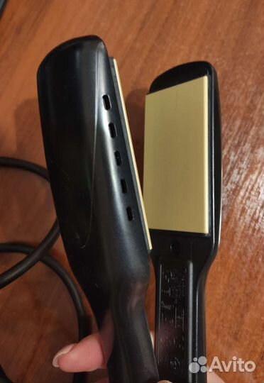 Выпрямитель для волос, утюг