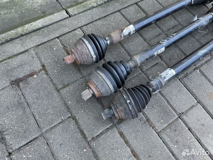 Привод передний правый Skoda / VW 3Q0407272C