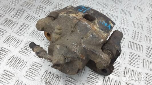 Суппорт тормозной передний левый toyota RAV 4 ZCA2