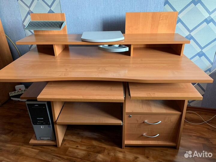 Стол письменный компьютерный
