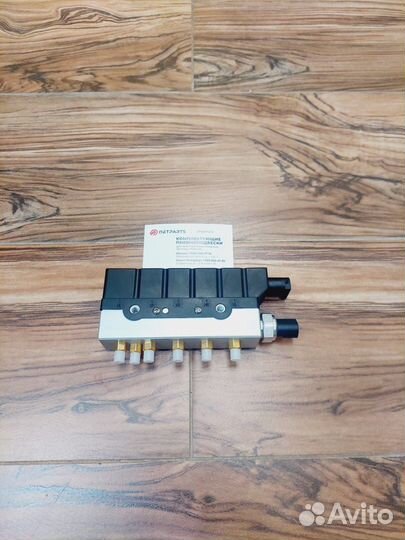 Блок клапанов Мерседес - Бенз S-class W220