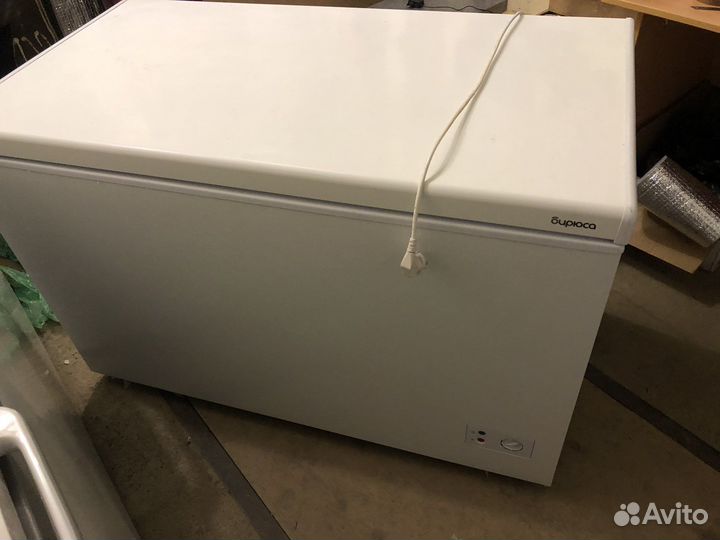 Морозильный ларь с глухой крышкой