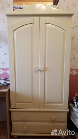 Шкаф из массива