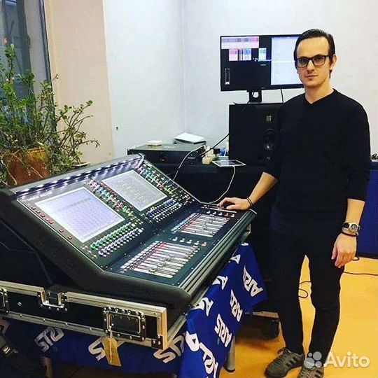 Свет звук экраны шоу техника