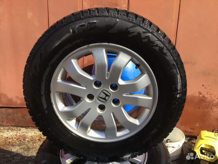 Pirelli Formula Ice 215/65 R16 98T