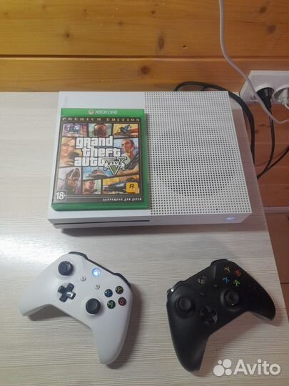 Xbox ONE s.1 терабайт.гта 5, фифа 22, ведьмак3