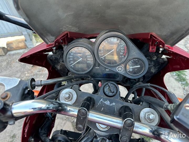 Yamaha fzs600