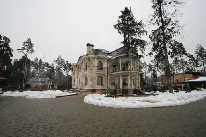 Коттедж 1200 м² на участке 100 сот.