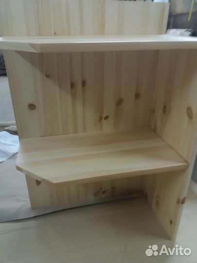 Полка угловая напольная из массива сосны