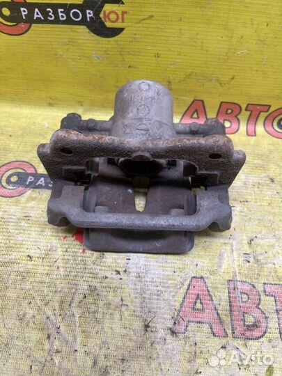 Суппорт задний правый Toyota Avensis T250 1zzfe