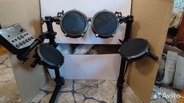 Барабанная установка Alesis Debut Kit